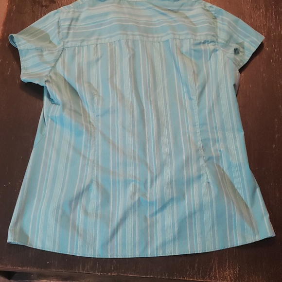 Mountain Hard Wear shirt. Looks like new. - Picture 11 of 15